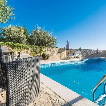 Tolle Mit Terrasse Und Meerblick Crikvenica