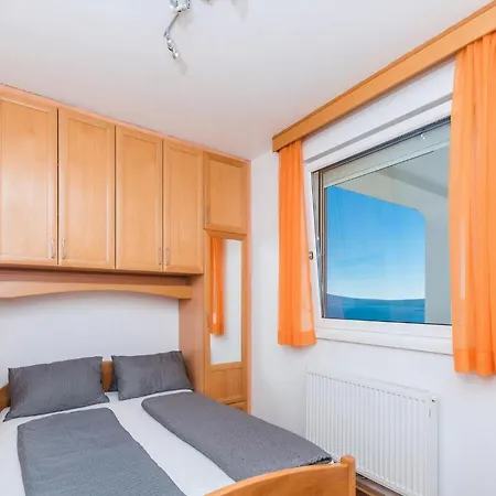 Tolle Mit Terrasse Und Meerblick Apartment Crikvenica