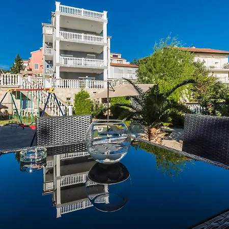 Tolle Mit Terrasse Und Meerblick *