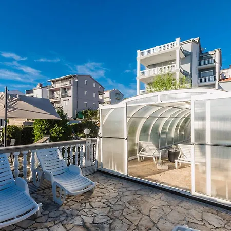 Tolle Mit Terrasse Und Meerblick Apartment *